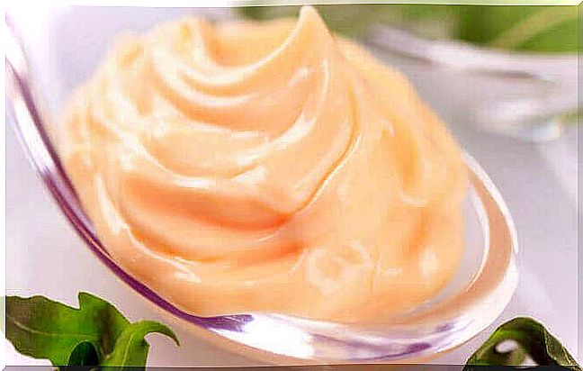 Mayonnaise helps against dry and damaged hair.