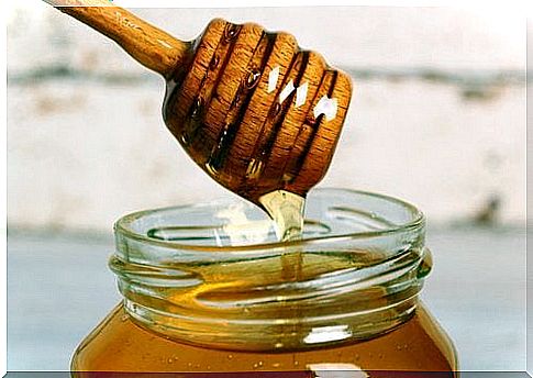 Honey helps against dry and damaged hair.