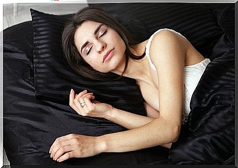 Woman in bed with straight posture