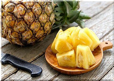 Relieve premenstrual syndrome with pineapple