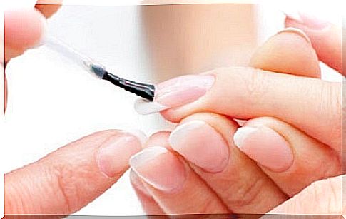 8 tips to protect your fingernails