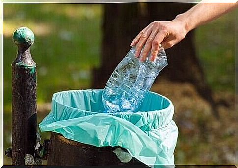 Water in plastic bottles and disposal