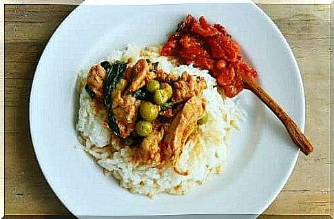 Marinated chicken breast with coconut milk and rice