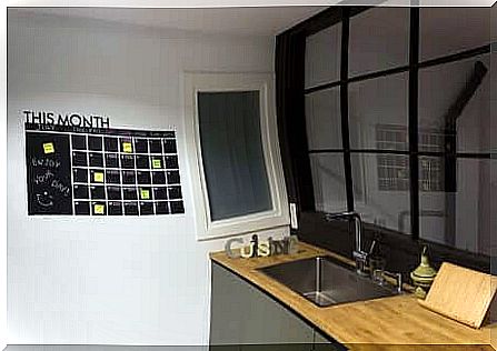 Organization board as a decorative element in the kitchen 