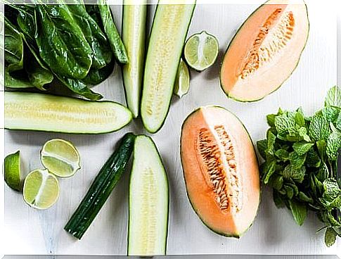 Melon and cucumber and spinach for a high-potassium shake