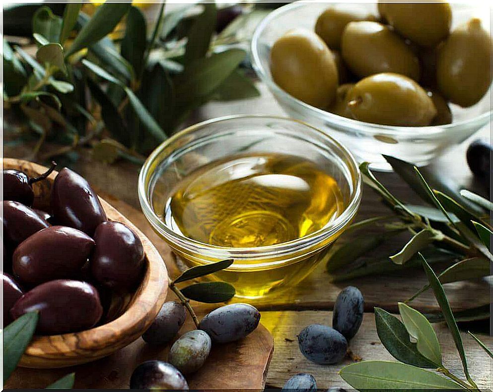 Olive oil and alcohol for the care of wooden furniture